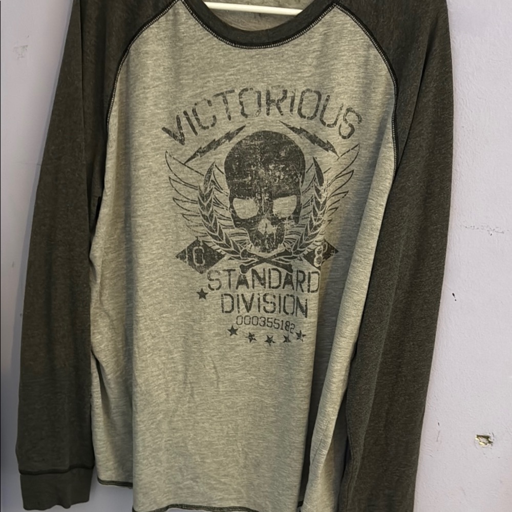 Hybrid & Company Gray and Black Long Sleeve Tee